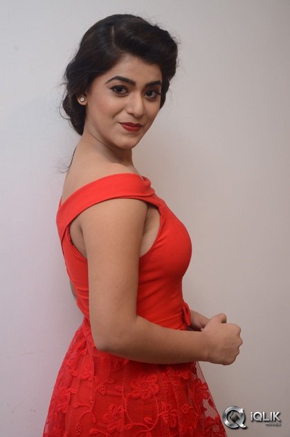 Yamini-Bhaskar-At-100-Days-of-Love-Movie-Audio-Launch